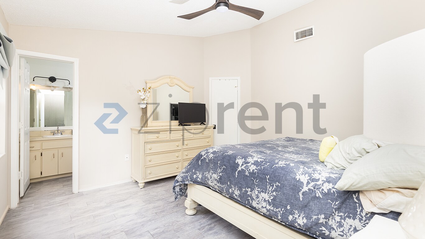 Building Photo - Unit