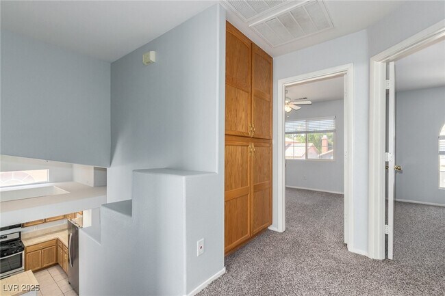 Building Photo - 9842 Silver Lasso St