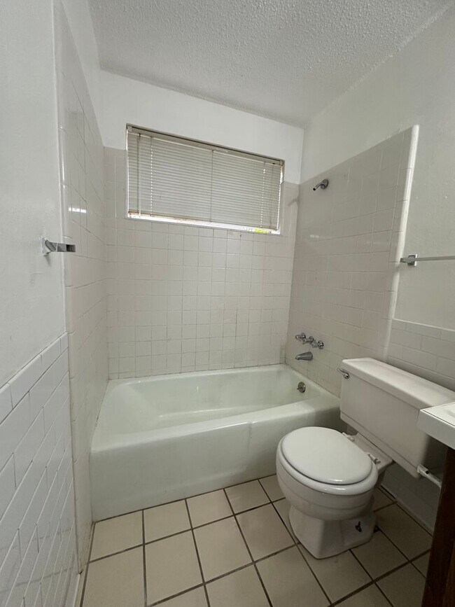 Building Photo - 4808 S Dimple Dr
