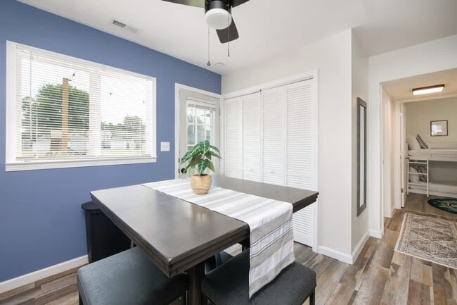 Building Photo - 415 Short St