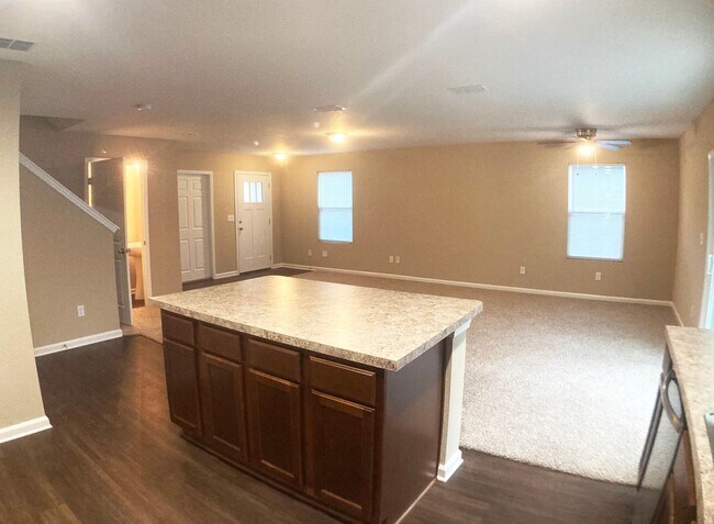 Building Photo - Roomy 3BR Home in NW Jacksonville – 2.5 Ba...