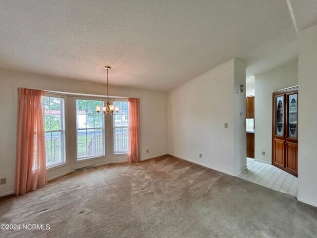 Building Photo - 1075 Captains Ct