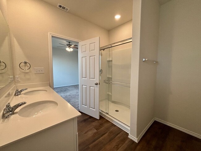 Building Photo - Spacious Family Home in Overlook at Creeks...