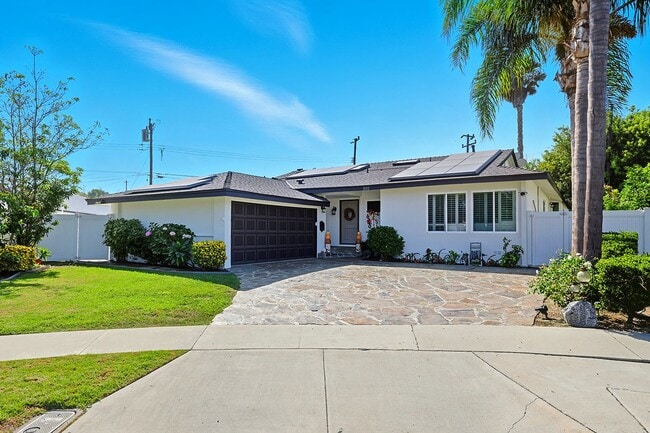 Primary Photo - Fully Furnished 3 Bed 2.5 Bath Single Fami...