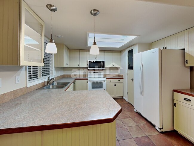 Building Photo - 1075 W Egret Dr