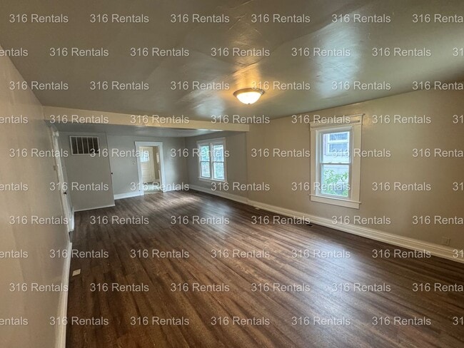 Building Photo - $1045 - 4 bed 1 bath - Single Family Home