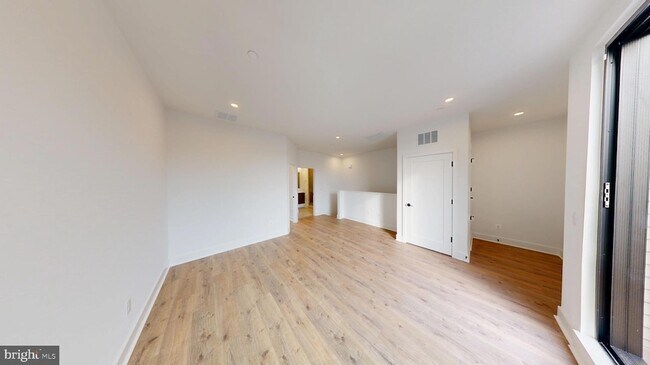 Building Photo - 5617 Vermillion Cir