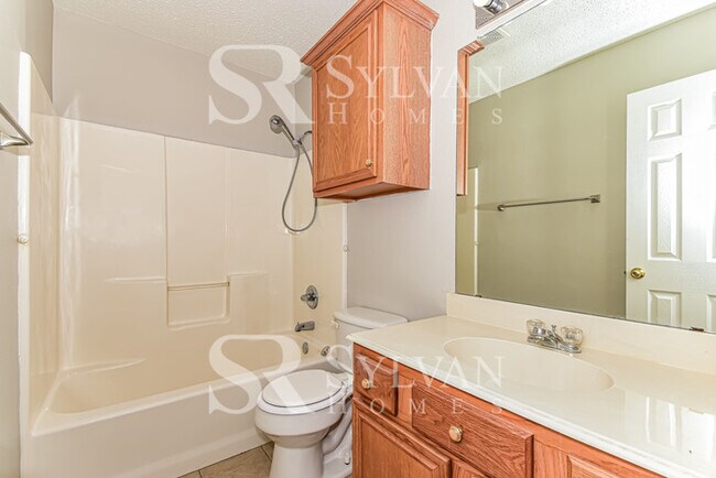Building Photo - Texas beauty with all the bells and whistles!