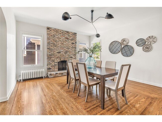 Building Photo - 1621 W 25th St