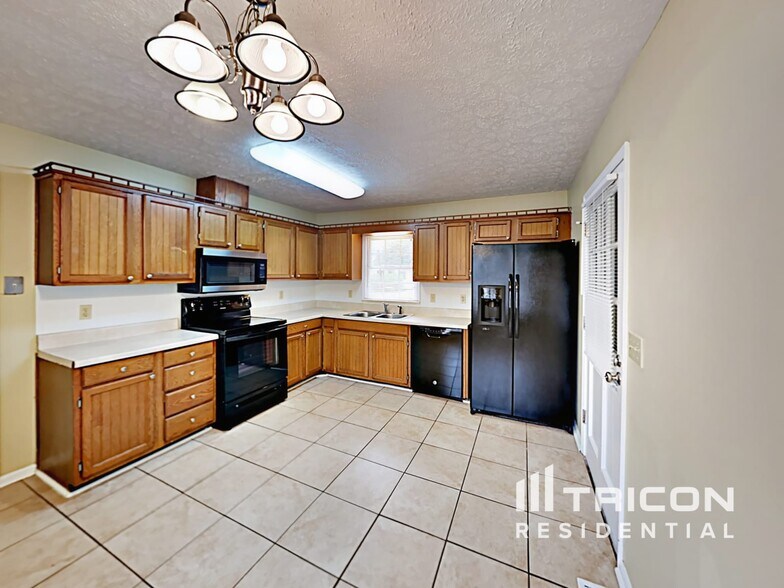 Building Photo - 429 Sugar Springs Way