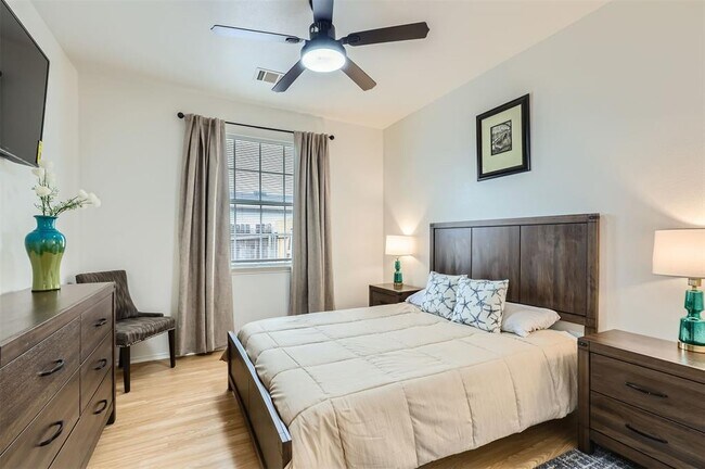 Building Photo - 1016 Thackeray Ln