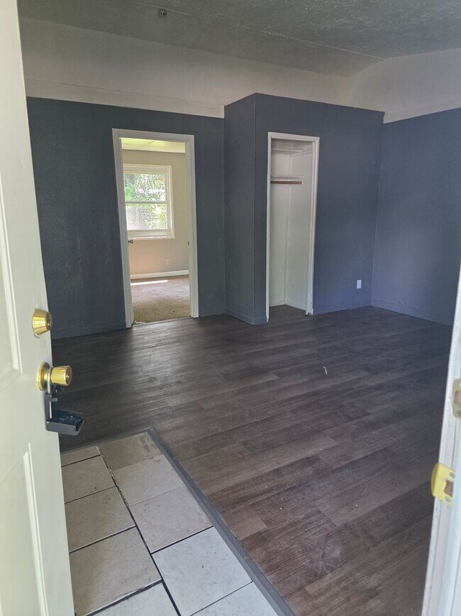 Building Photo - Nice 3BD/1BA