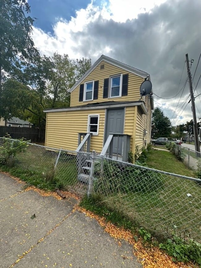 Building Photo - 959 Jay St
