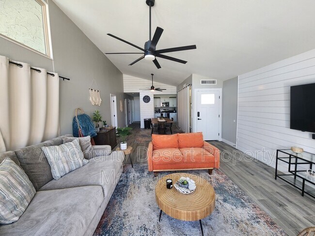 Building Photo - 82190 Waring Way