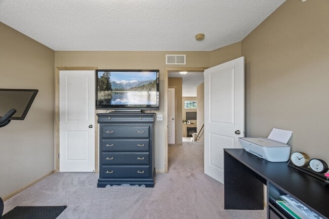 Building Photo - Spacious 3-Bedroom Townhome in Prime Savage/Prior Lake Location