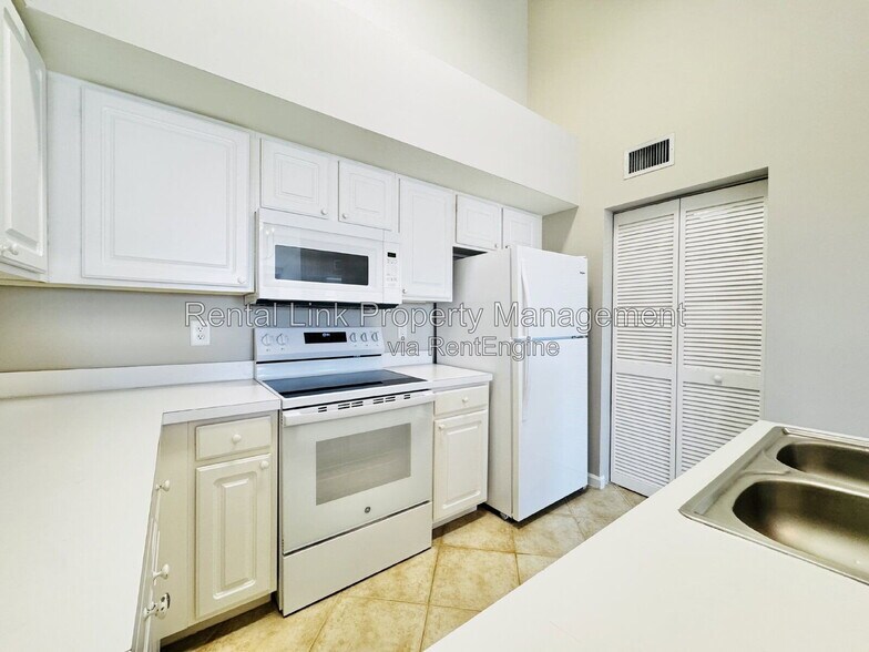 Building Photo - 4109 Residence Drive