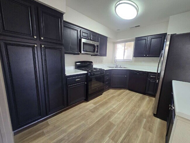 Building Photo - 6413 Sterling Springs Pkwy