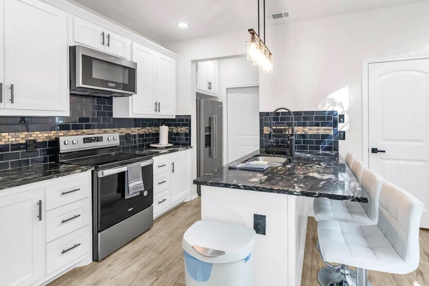 Building Photo - 3518 Dennis St