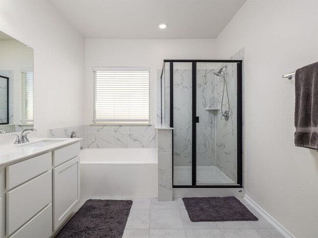 Building Photo - 3921 Riardo Dr