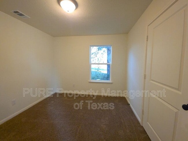 Building Photo - 2002 W 2nd St