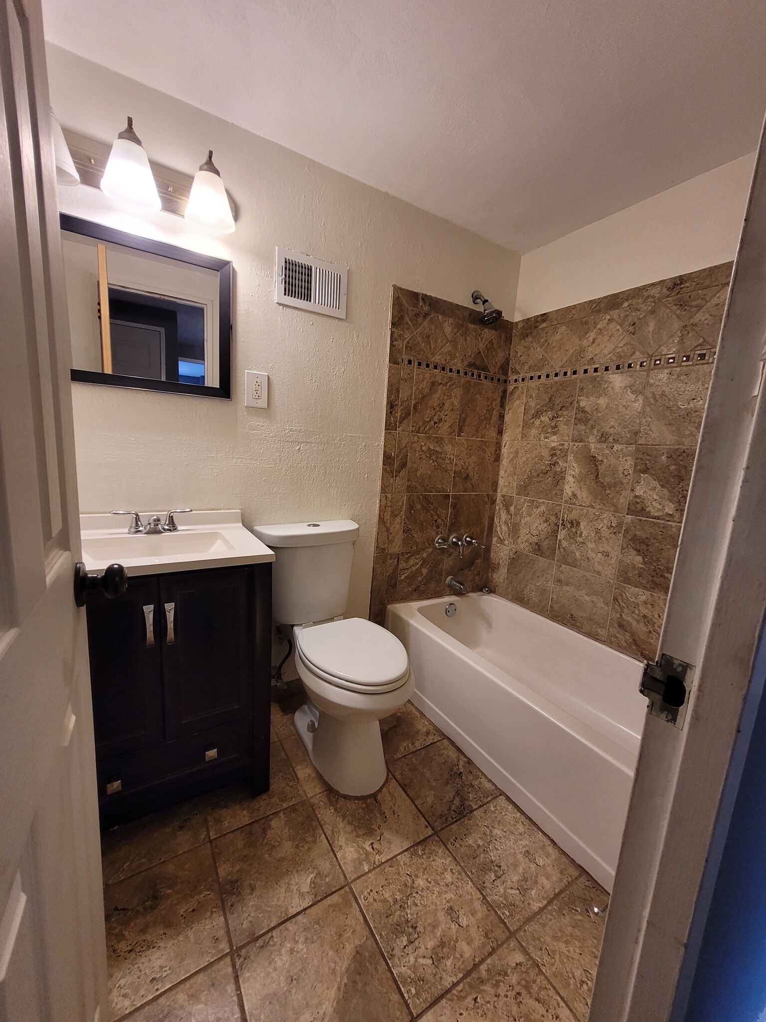 Building Photo - 2965 Pharr Court South NW