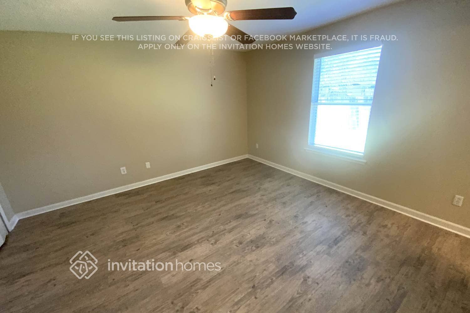 Building Photo - 1730 Ashwood Cir
