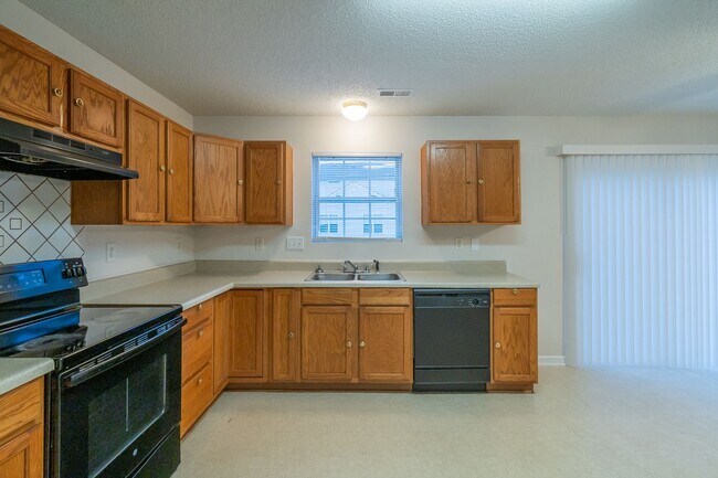 Building Photo - Spacious Home with Oversized Bedrooms & Op...