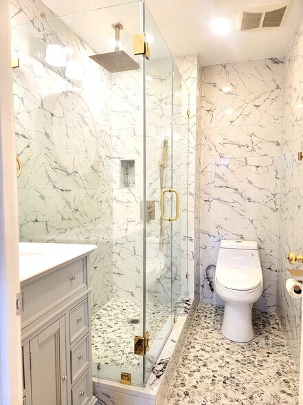 Building Photo - 446A Hancock St