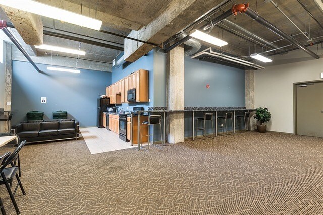 Building Photo - 210 S Desplaines St