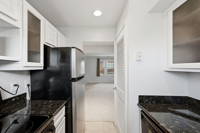 Building Photo - 525 Bashford Ln