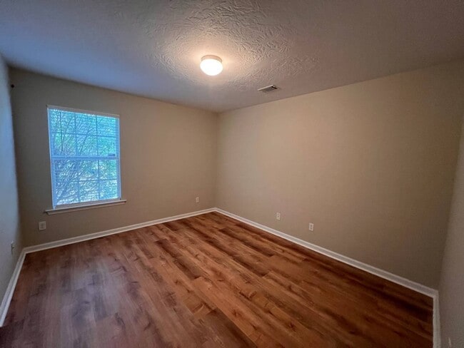 Building Photo - 204 Sand Fox Pl