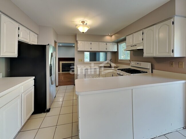 Building Photo - 20947 Barrington Ln