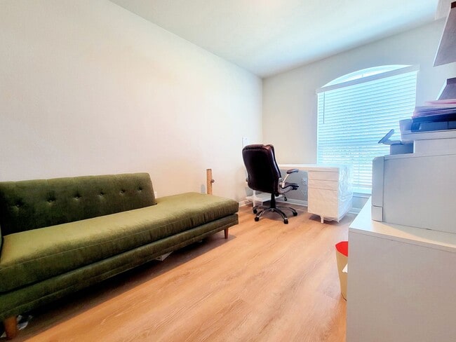 Building Photo - Spacious 4-Bedroom, 2-Bathroom Single Family Home in Austin!