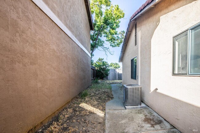 Building Photo - 2728 Almondwood Way