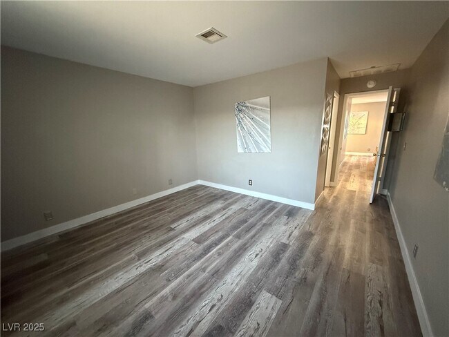 Building Photo - 5219 Caliente St