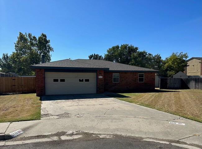 Building Photo - 3/2/2 on culdesac, close to park!