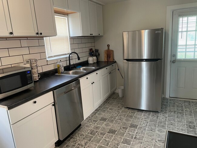 Building Photo - 29 E 221st St