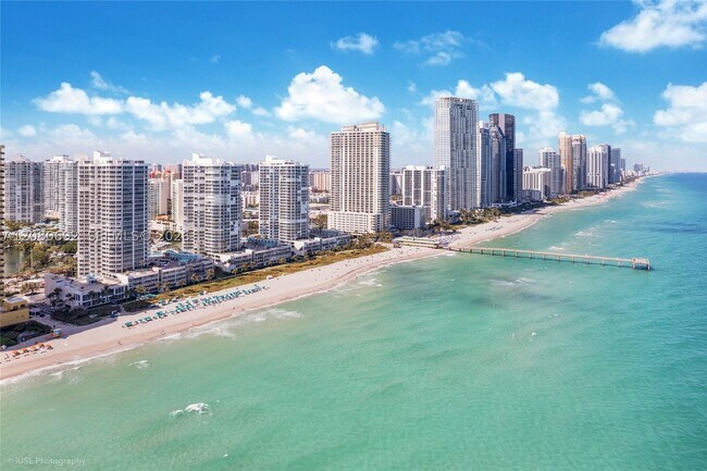 Building Photo - 16445 Collins Ave