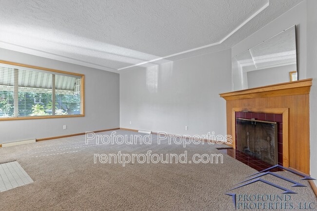 Building Photo - 4315 NE Thompson St