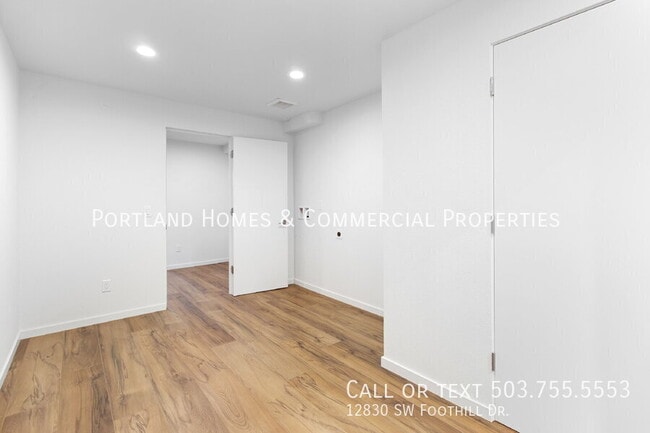 Building Photo - 12830 SW Foothill Dr