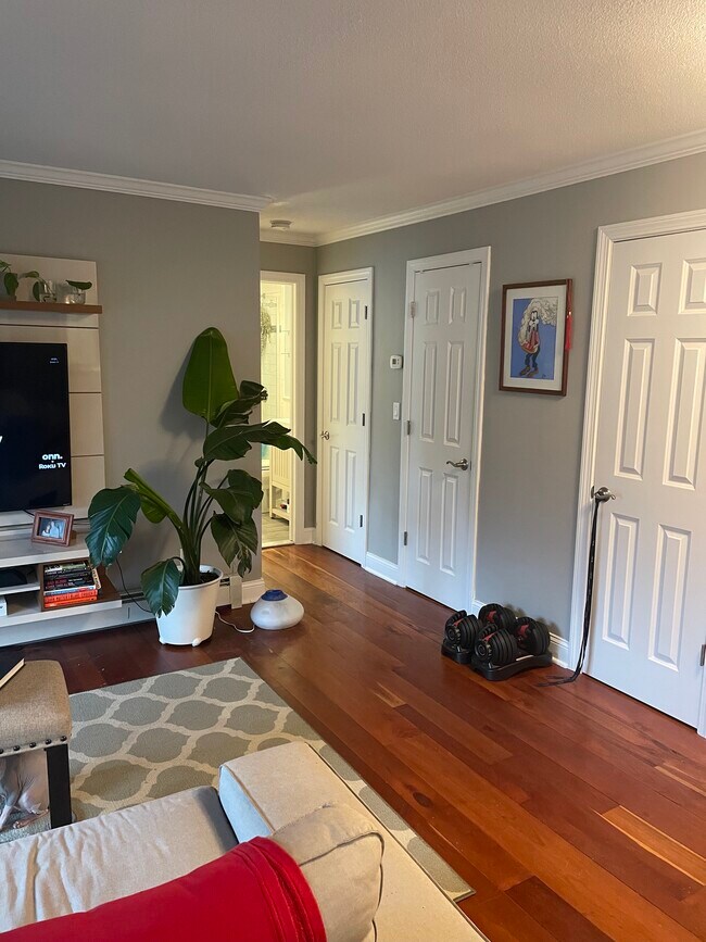 Living Room - 591 Glendale Ave