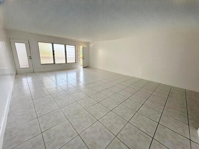 Building Photo - 1885 NE 121st St