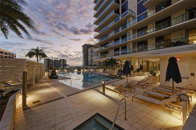 Building Photo - 275 1st Ave S