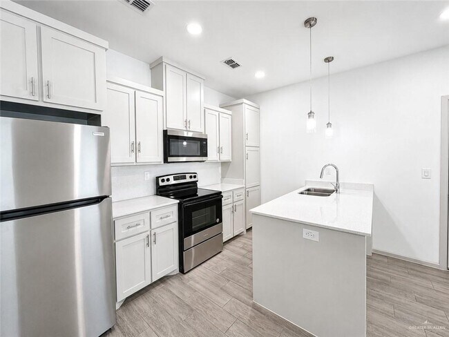 Building Photo - 7802 N 58th Ln