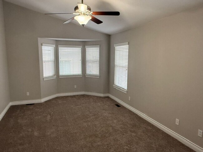 Building Photo - WELCOME HOME!