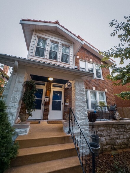 Building Photo - 5030 Winona Ave