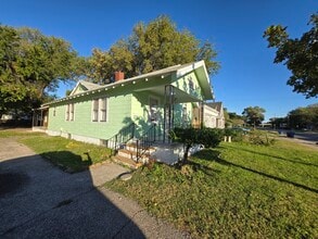 Building Photo - 715 S Hydraulic Ave