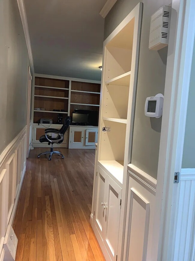 Building Photo - 133 May St