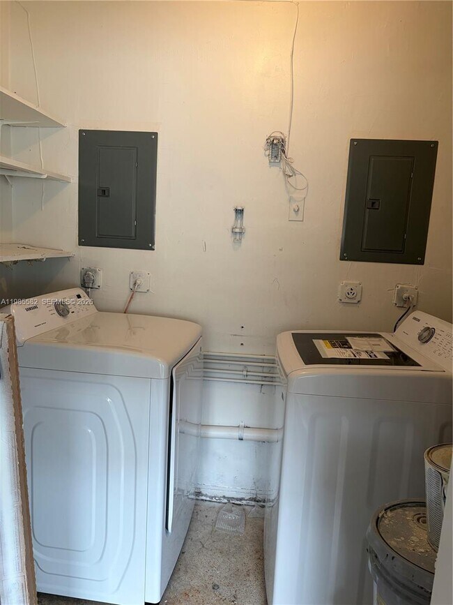 Building Photo - 6172 SW 44th St