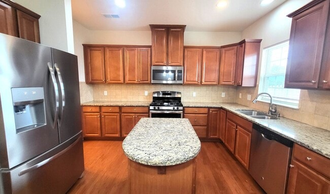 Building Photo - Beautiful 4 Bedroom House in Simpsonville ...